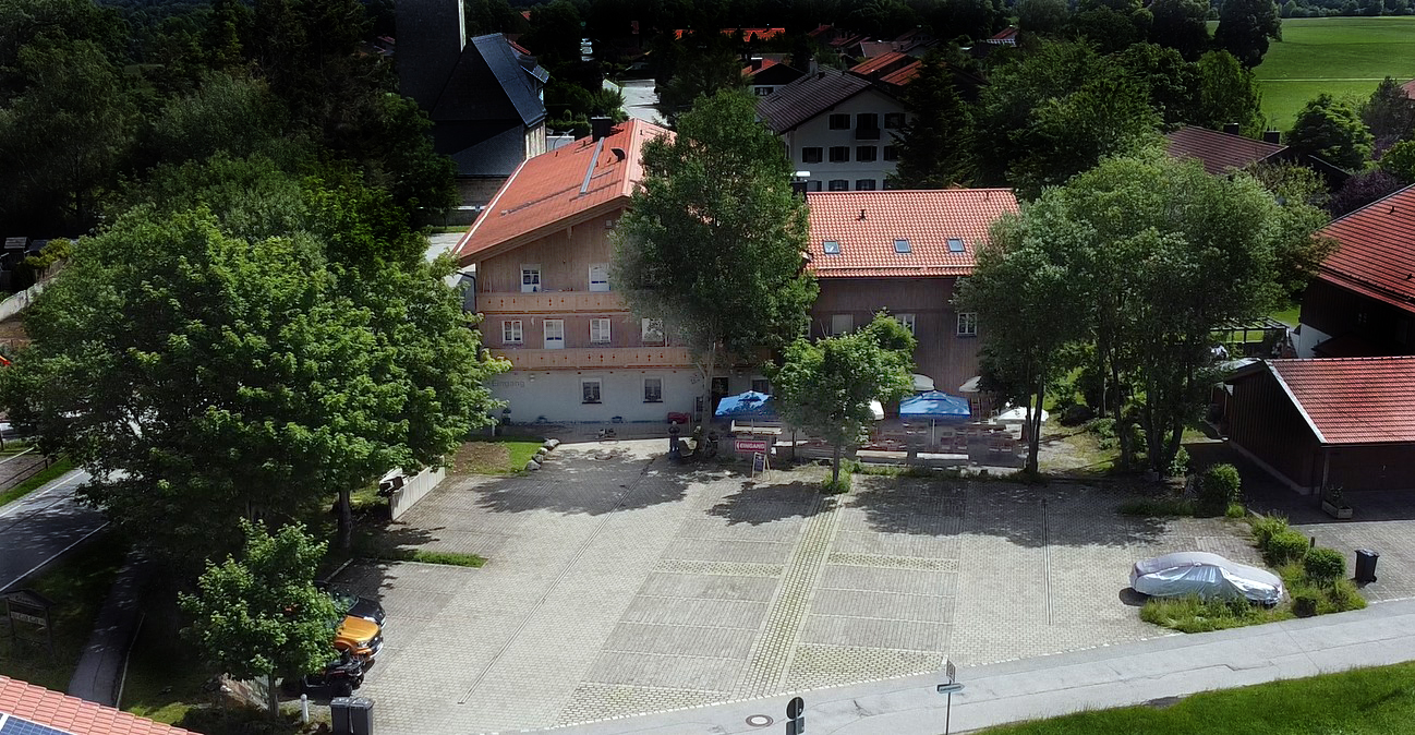 Außenansicht des A8 Hotels im Darchinger Hof