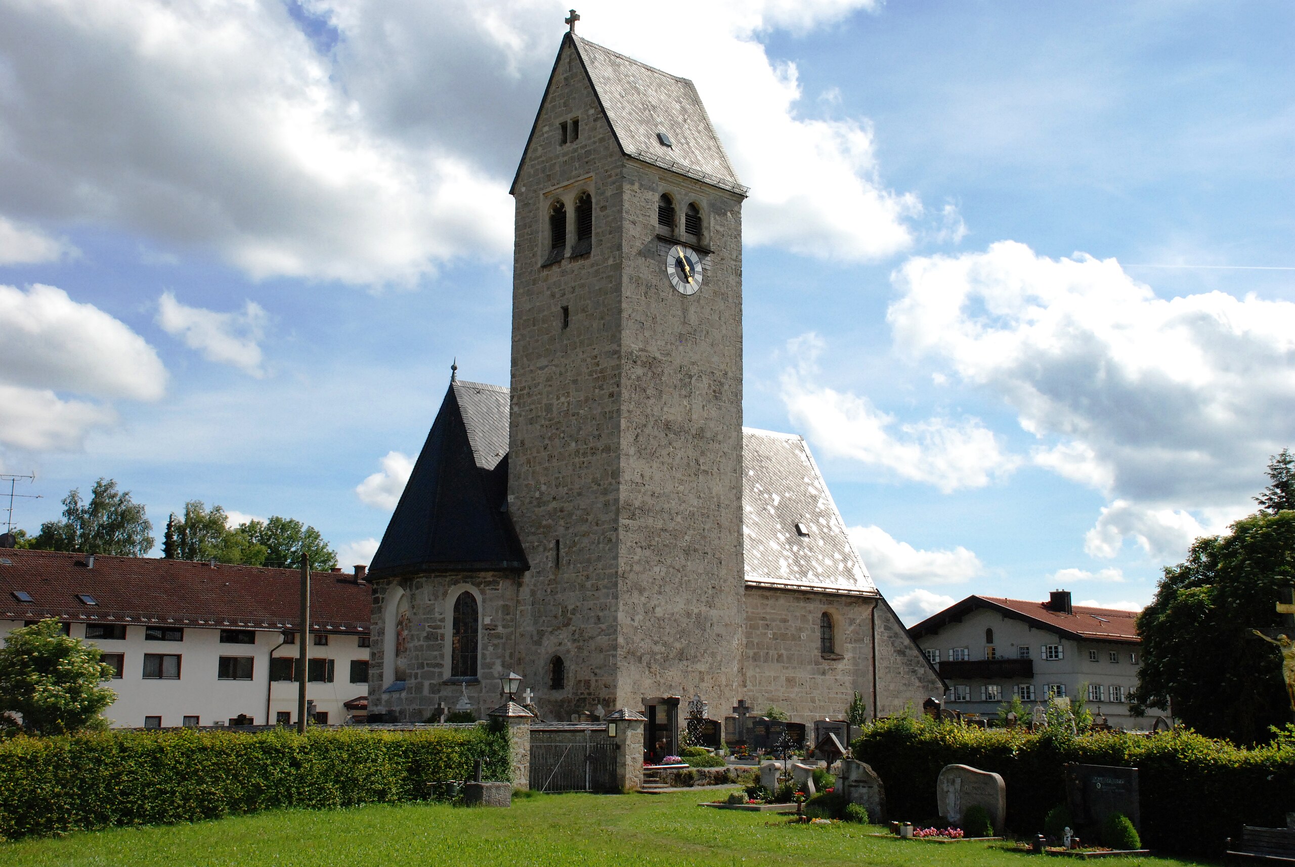 Kirche in Mitterdarching nahe dem A8 Hotel